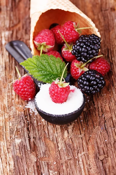 Waffle taze berry meyve ile