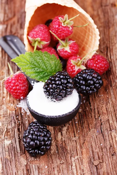 Waffle taze berry meyve ile