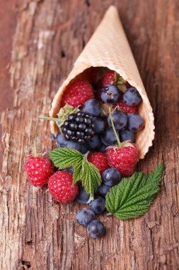 Waffle taze berry meyve ile