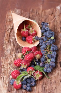 Waffle taze berry meyve ile