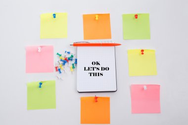 Tamam, lat'ın bunu. Kavramı yazmak Office tablo, not defteri ve renkli kalem. Yukarıdan kopya alanı ile göster