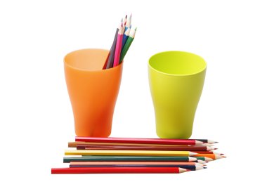 yeşil ve turuncu gözlük renkli kalemler