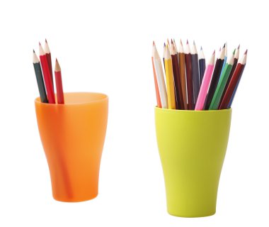 yeşil ve turuncu gözlük renkli kalemler