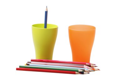 yeşil ve turuncu gözlük renkli kalemler