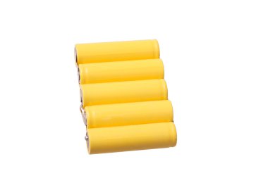 beyaz zemin üzerinde beş piller