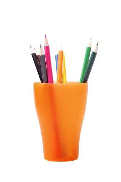 Kleurpotloden in een oranje glas — Stockfoto
