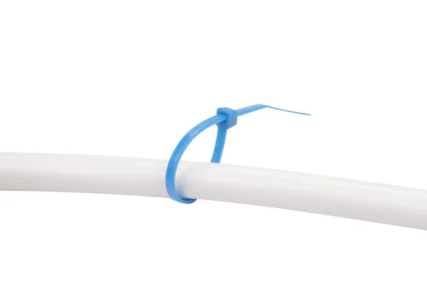 Blauwe Kabelbinder met elektrische draad — Stockfoto