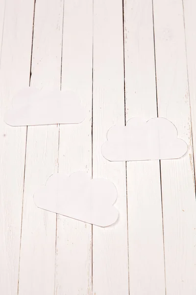 Nuvola di carta sul tavolo bianco — Foto Stock