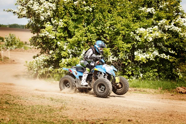 Kamenets-Podolskiy 16 mai 2015 : Compétition "Counrty cross" cross ukrainien pour quad — Photo