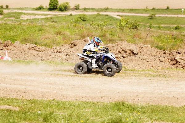 Kamenets-Podolskiy 16 mai 2015 : Compétition "Counrty cross" cross ukrainien pour quad — Photo