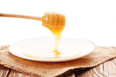 kaşık bal damlıyor