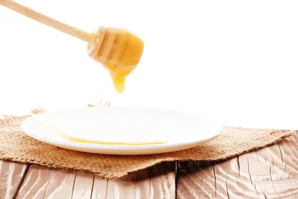 Honey is dripping from the spoon — Stock Photo, Image