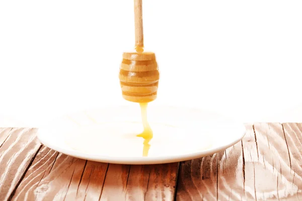 Honing is druipend van de lepel — Stockfoto