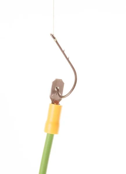 Fil électrique suspendu à un crochet de pêche — Photo