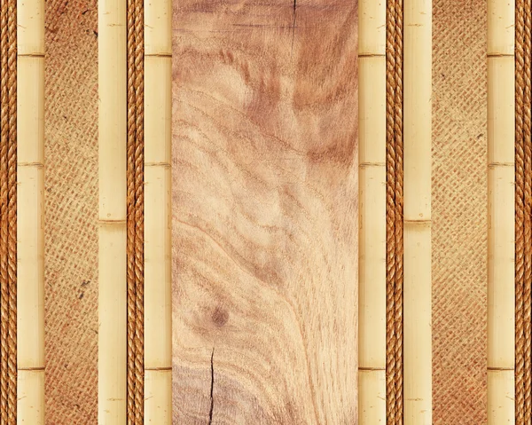 Holzplatte mit Bambusrahmen — Stockfoto