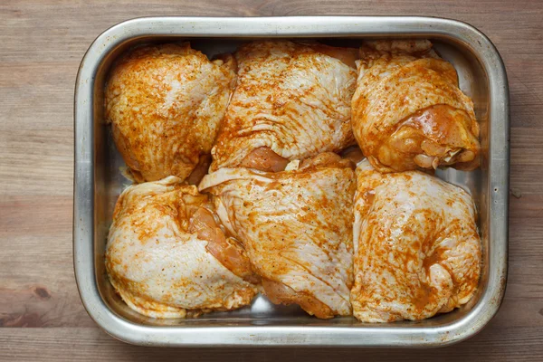 Grilled chicken legs in pan — Stock Photo, Image