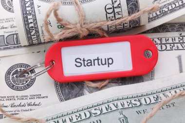 Para ve iş fikri, dolar faturaları başlangıç işareti - olan bir ip ile bağlı