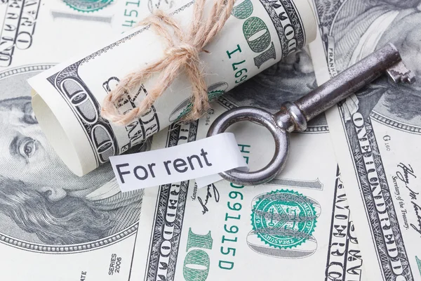 Money and business idea, The dollar bills tied with a rope, with a sign on key fob - For rent — 스톡 사진