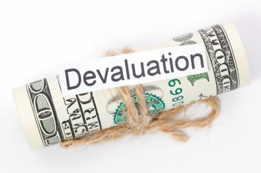 Para ve iş fikri, dolar faturaları devalüasyon işaretiyle - bir ip ile bağlı