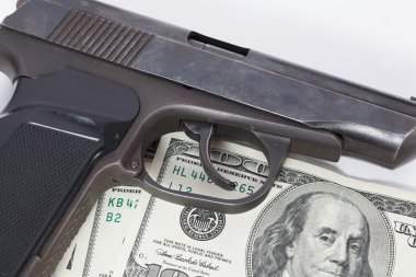 Siyah silah dolar faturaları üzerinde yalan söylüyor