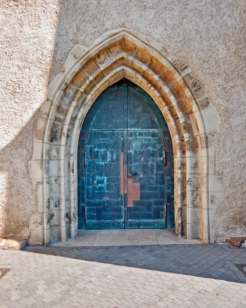 Porta de entrada da igreja arqueada — Fotografia de Stock