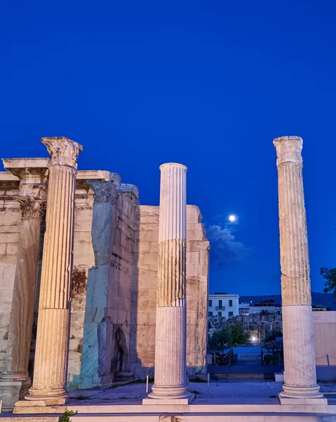 Atenas Grecia, columnas de la biblioteca de Hadrians —  Fotos de Stock
