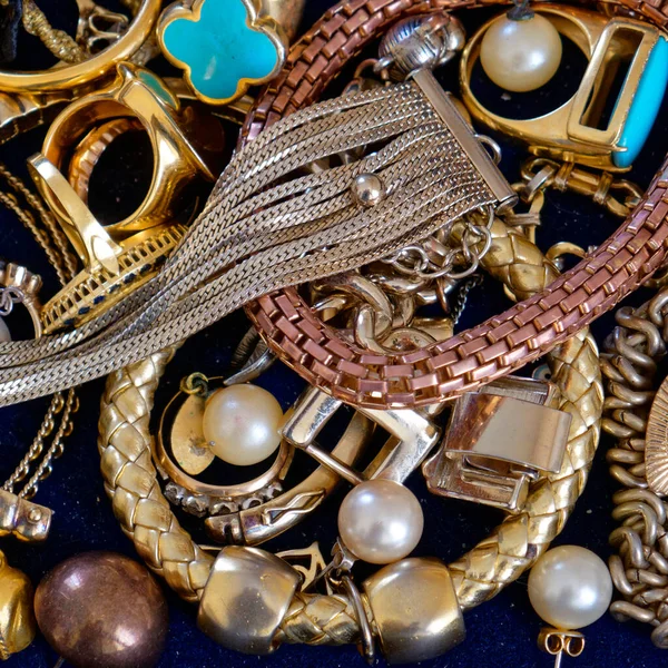 Πολύτιμα Κοσμήματα Top View Closeup Γυαλιστερό Φόντο — Φωτογραφία Αρχείου