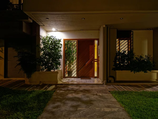 Casa Contemporanea Porta Ingresso Vista Notturna Atene Grecia — Foto Stock