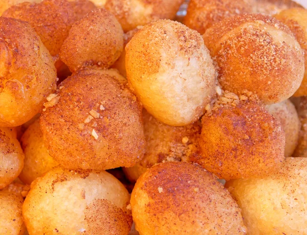 Boules Pankake Sucrées Frites Lukuma Avec Sirop Miel Noix Cannammon — Photo