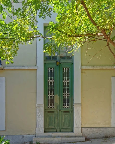 Vintage Huis Ingang Groen Hoge Deur Athene Griekenland — Stockfoto