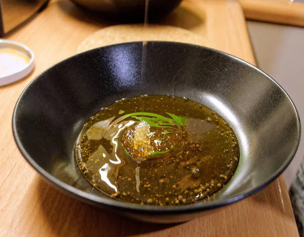 Preparing Honey Syrup Black Dish Closeup — Stock Photo, Image