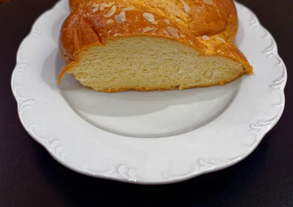 Tsoureki Pan Dulce Brioche Navidad Griego Tradicional Cortado Servido Plato —  Fotos de Stock