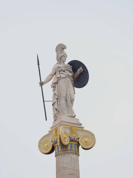 Athena Antica Dea Greca Statua Marmo Isolata Sfondo Cielo Quasi — Foto Stock