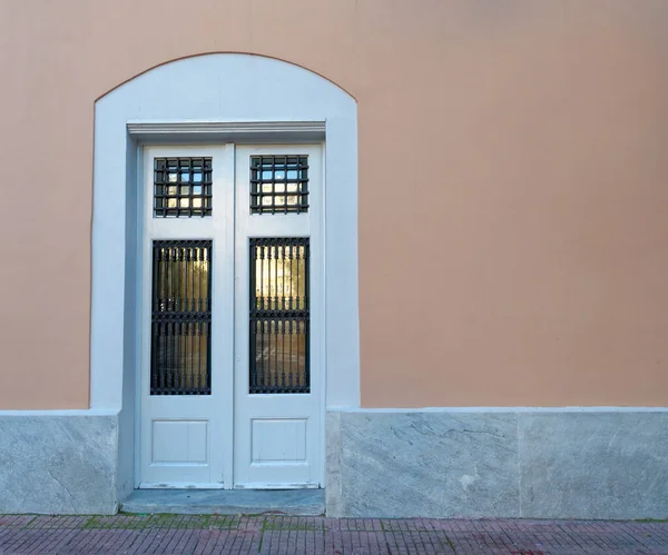 Entrada Arqueada Vintage Blanco Pintado Puerta Madera Vidrio Pared Color — Foto de Stock