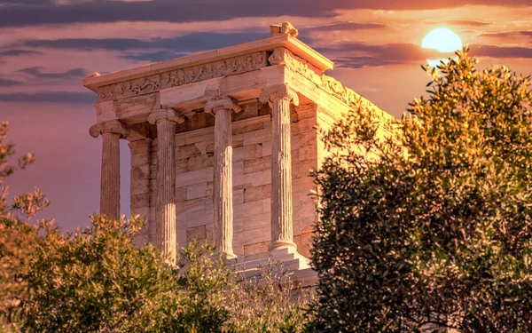 Αθηνά Νίκη Αρχαίος Ναός Κάτω Από Δραματικό Ουρανό Αθήνα Ελλάδα — Φωτογραφία Αρχείου