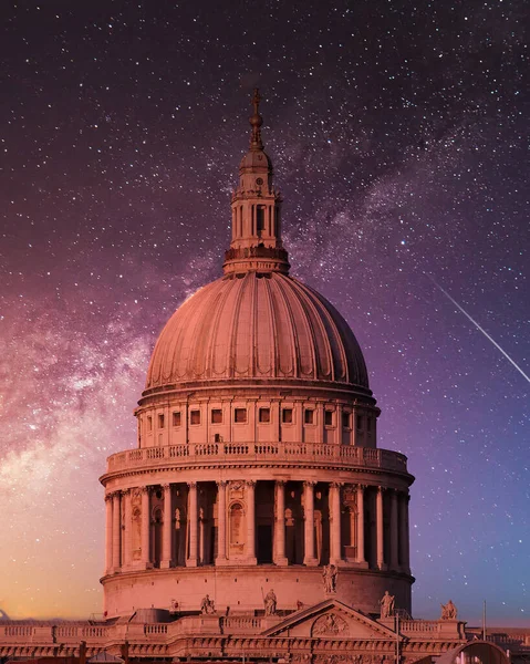 Купол Собора Святого Павла Освещается Звездным Ночным Небом Лондон Великобритания — стоковое фото