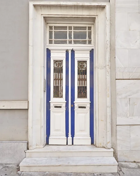 Dveře domu, Atény Řecko — Stock fotografie