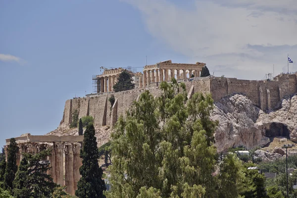 Acrópolis y columnas del Zeus olímpico, Grecia — Foto de Stock