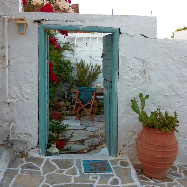 Grecia, pittoresca casa ingresso cortile — Foto Stock