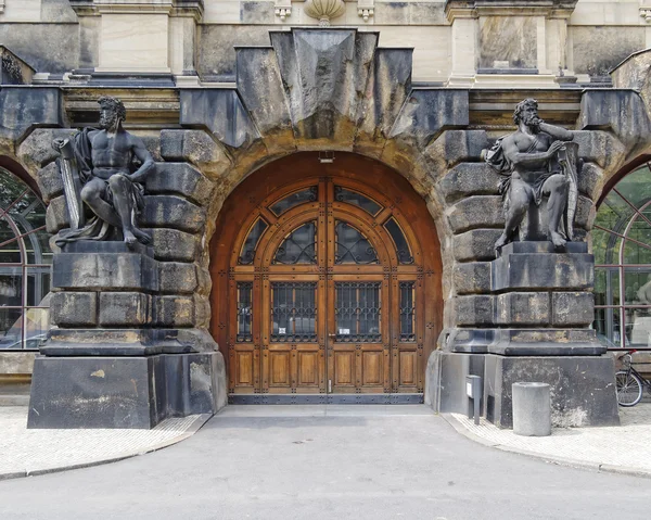 Vintage wooden door, Dresden, Germany — Stock Photo, Image