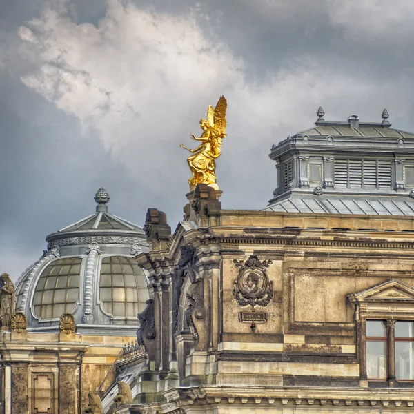 Dresden Sanat Akademisi çatı, Almanya — Stok fotoğraf