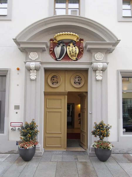 Porta de madeira, Dresden, Saxónia Alemanha — Fotografia de Stock