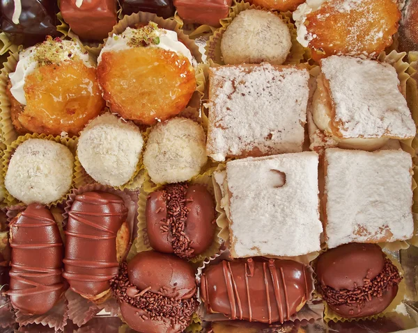 Variété de pâtisseries à la française — Photo