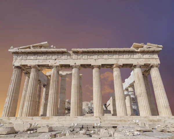 Céu de fadas sobre o templo antigo de Parthenon, Acrópole ateniense, Grécia — Fotografia de Stock