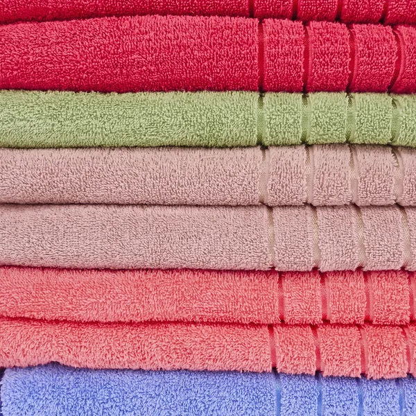 Variedad de toallas de colores primer plano —  Fotos de Stock