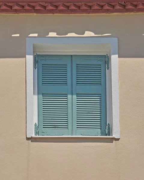 Atenas Grecia, persianas verdes ventana — Foto de Stock