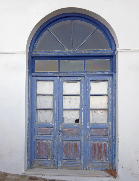 Vintage casa arqueada porta azul — Fotografia de Stock