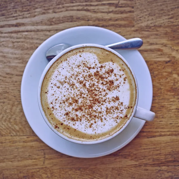 Καπουτσίνο καφέ στο φλιτζάνι λευκό — Φωτογραφία Αρχείου
