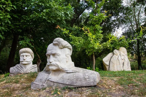 Busha Ucrânia 2020 Monumentos Pedra Coquina Modernos Guerreiros Kozak Família — Fotografia de Stock