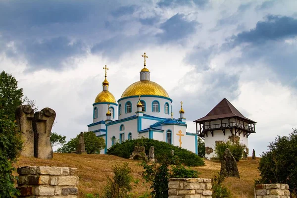 Busha Ukraine 2020 Sculptures Symboliques Dans Cour Château Église Orthodoxe — Photo